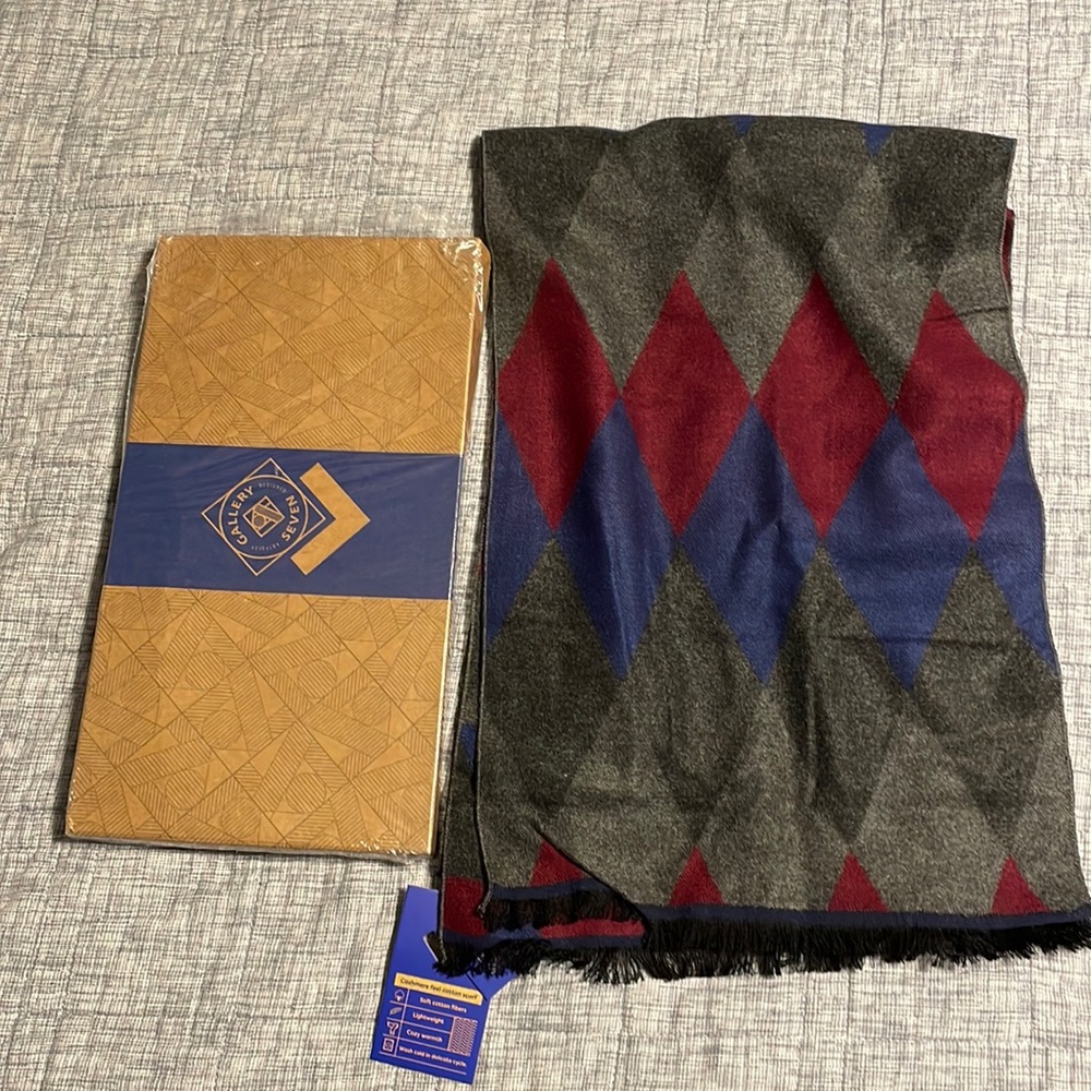 Gallery 7 scarf NWT